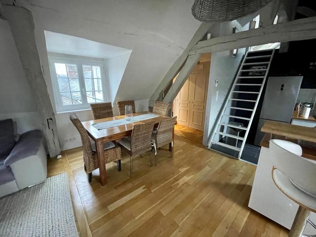 Sous Les Clochers De Rouen - Spacieux Logement Kültér fotó